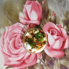 A picture of Dal dahi wada.