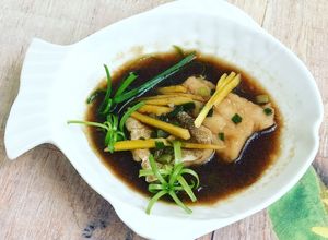 Hình của món Cá bống mú hấp Hồng Kong.