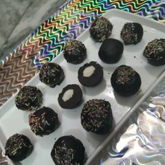 A picture of Oreo balls.