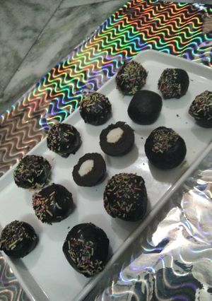 A picture of Oreo balls.