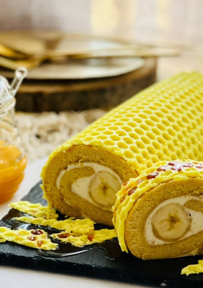 Медовий рулет з бананом «Медові соти»