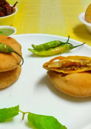 A picture of Pyaz ki kachori.