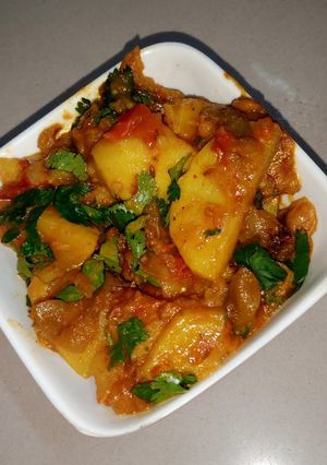 आलू बैंगन की सब्जी (aloo baingan ki sabzi recipe in Hindi) रेसिपी मुख्य फोटो