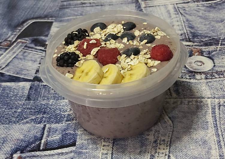 Smoothie morado de arándanos y plátano