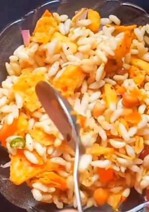 भेल पूरी (Bhel puri recipe in hindi) रेसिपी मुख्य फोटो