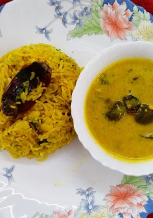 A picture of Sprouted beans khichdi with kadhi.