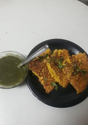 बेसन का चीला(besan ka cheela recipe in hindi) रेसिपी मुख्य फोटो