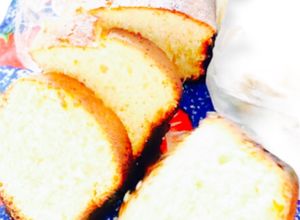 Una foto de Budín de limón súper esponjoso de mamá (Marina) merienda lista en 40 minutos