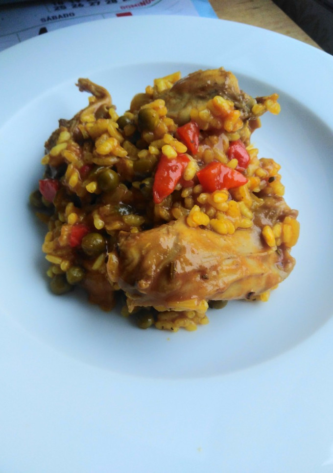 Una foto de Arroz de conejo con verduras