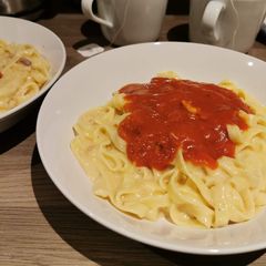 A picture of Tagliatelle With Carbonara/Tomato Sauce.