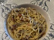 Una foto de espaguetis con guanciale