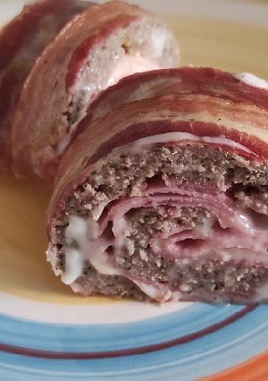 Una foto de Rollo de carne picada relleno