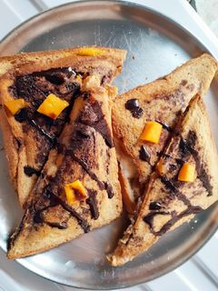 चोको मैंगो बनाना सैंडविच (Choco Mango banana sandwich recipe in Hindi) रेसिपी मुख्य फोटो