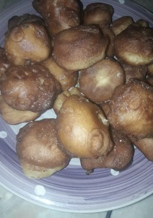 Una foto de Buñuelos con pasas de uva☺