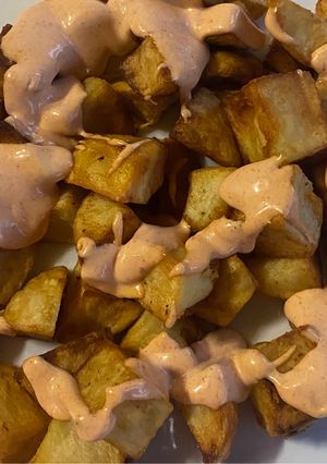 A picture of Patatas Bravas.