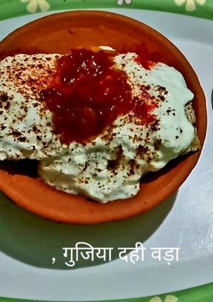 गुजिया दही वडे़ रेसिपी मुख्य फोटो