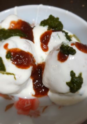 દહીંવડા (Dahiwada Recipe in Gujarati) રેસીપી મુખ્ય ફોટો