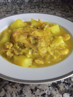 Una foto de Caldereta de merluza con gambas y almejas