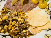 Una foto de machaca de huevo