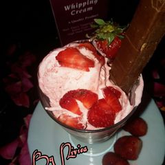 A picture of Strawberry Jello icecream.