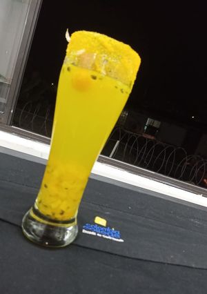 Una foto de Soda saborisada de frutos amarillos