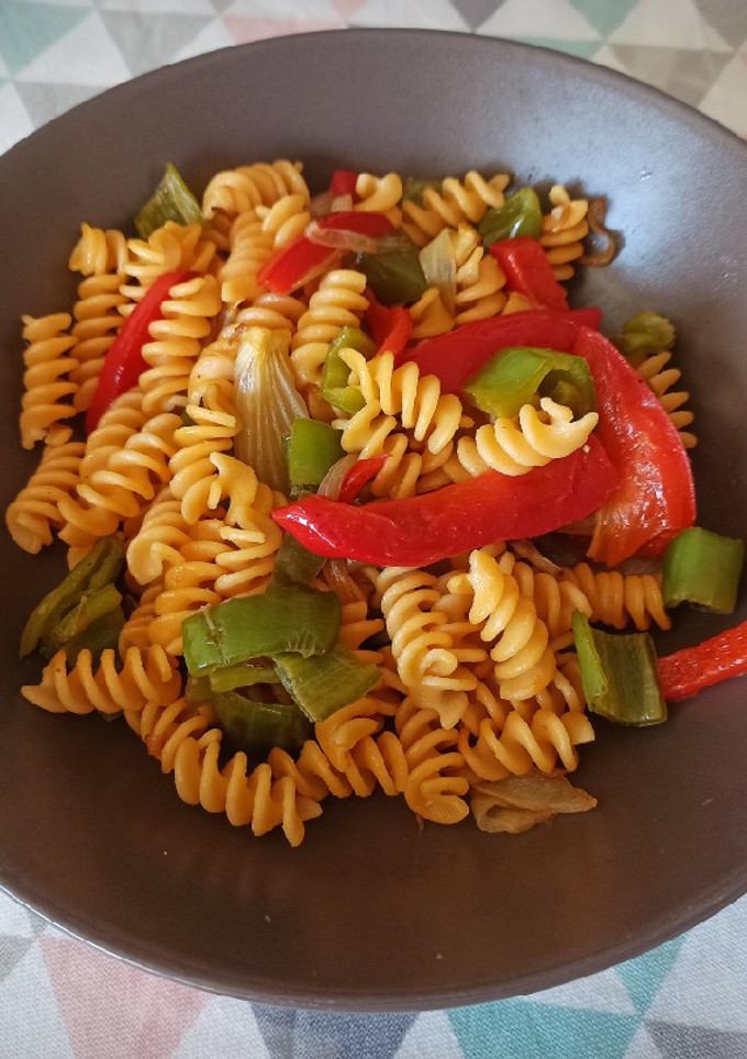 Una foto de Pasta de lentejas con pimientos