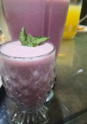 A picture of Strawberry smoothy.