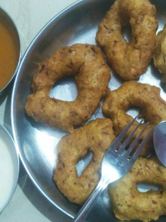 મેંદુ વડા (Medu Vada Recipe In Gujarati) રેસીપી મુખ્ય ફોટો