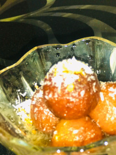 ગુલાબ જાંબુ (gulab jamun recipe in Gujarati) રેસીપી મુખ્ય ફોટો