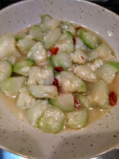枸杞絲瓜(低醣生酮餐)(素食料理)(簡單料理) 的食譜成品照片