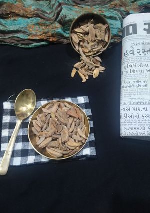 A picture of Guthli mukhwas.