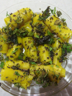 ખાંડવી(khandvi recipe in gujarati) રેસીપી મુખ્ય ફોટો