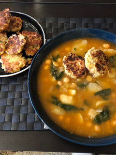 Una foto de Potaje con espinacas y rellenos de bacalao