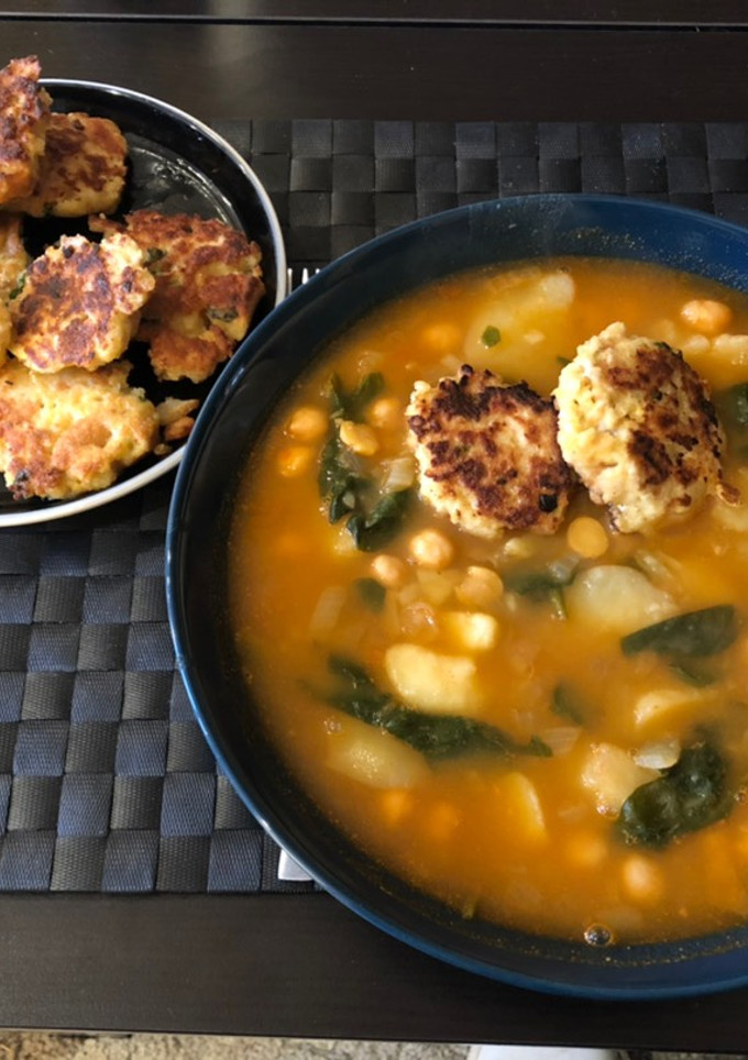 Una foto de Potaje con espinacas y rellenos de bacalao