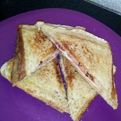 A picture of Toasted cheese & ham.