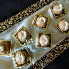 A picture of Jaggery Mawa Laddu.