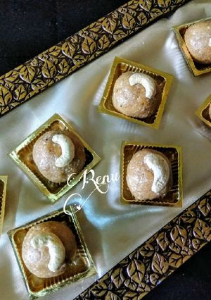 A picture of Jaggery Mawa Laddu.
