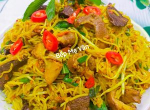 Hình của món Bún xào nghệ lòng.
