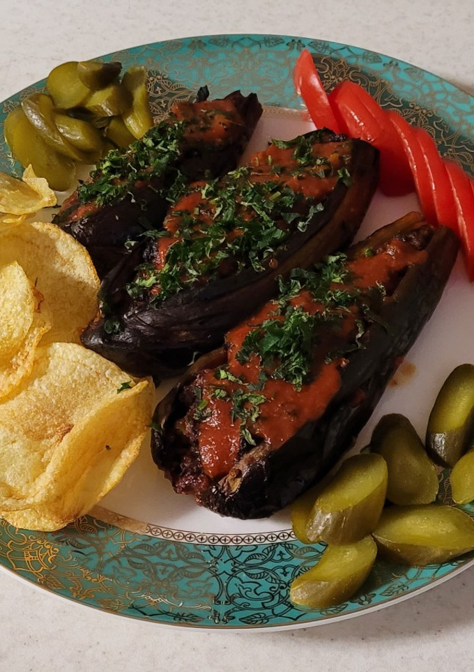 عکسی از دستور بادمجان شکم پر (قارنی یاریخ)