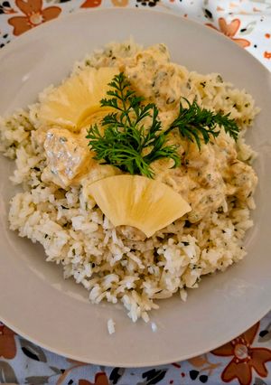 Tejszínes ananászos csirke 🍍🐣 recept fotója