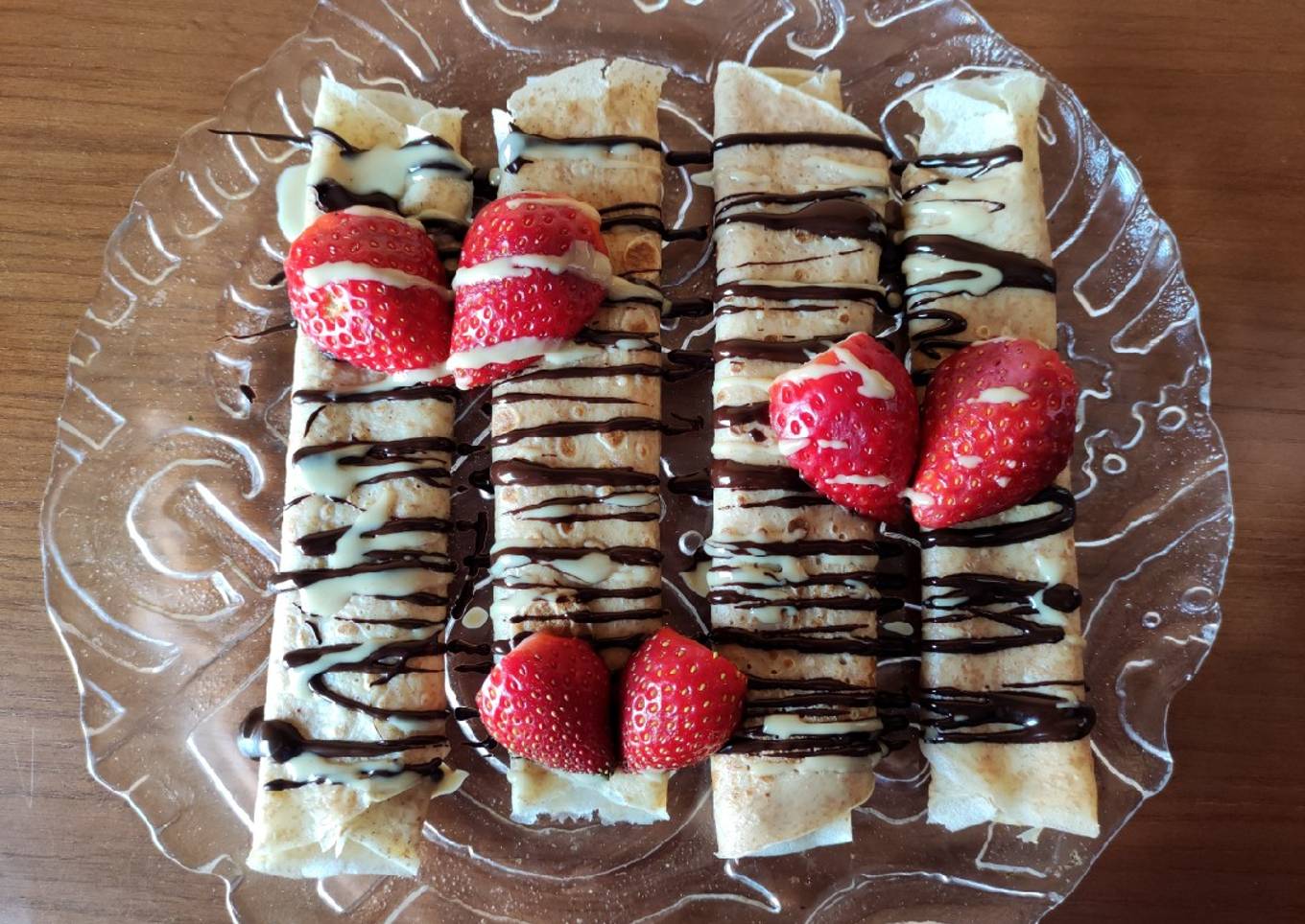 Crepes integrales con fresas y chocolate (fácil y saludable)