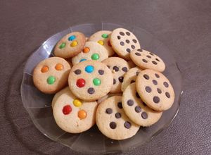 Una foto de Galletitas con chips y rocklets