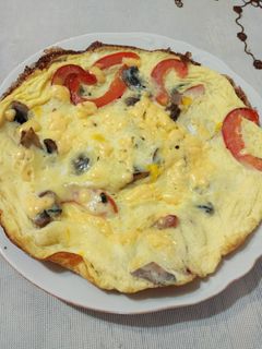 Фото Омлет на молоке с сыром и овощами.