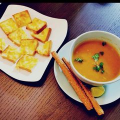 A picture of Turkish lentil soup.