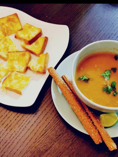 A picture of Turkish lentil soup.