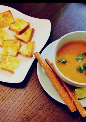 A picture of Turkish lentil soup.