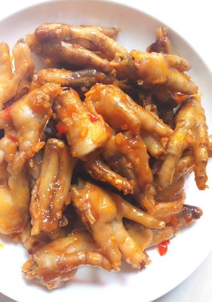 Hình của món Chân gà xào sa tế ớt.
