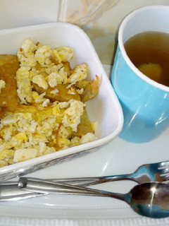 A picture of Golden yam with Egg sauce and Tea.