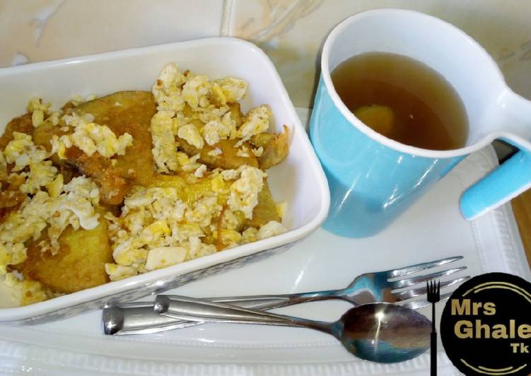 Golden yam with Egg sauce and Tea