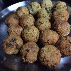 A picture of Aloo Chees ball.